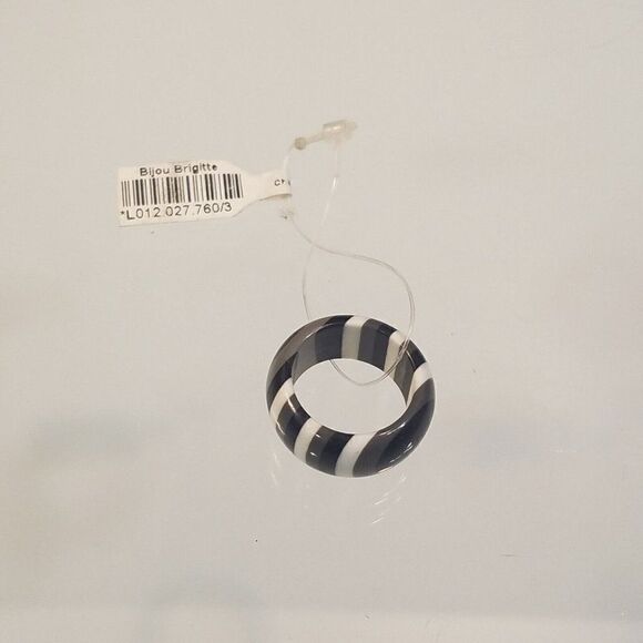 Black And White Striped Ring Retro Mod Plastic Size 6.5 New Tags - Picture 4 of 5